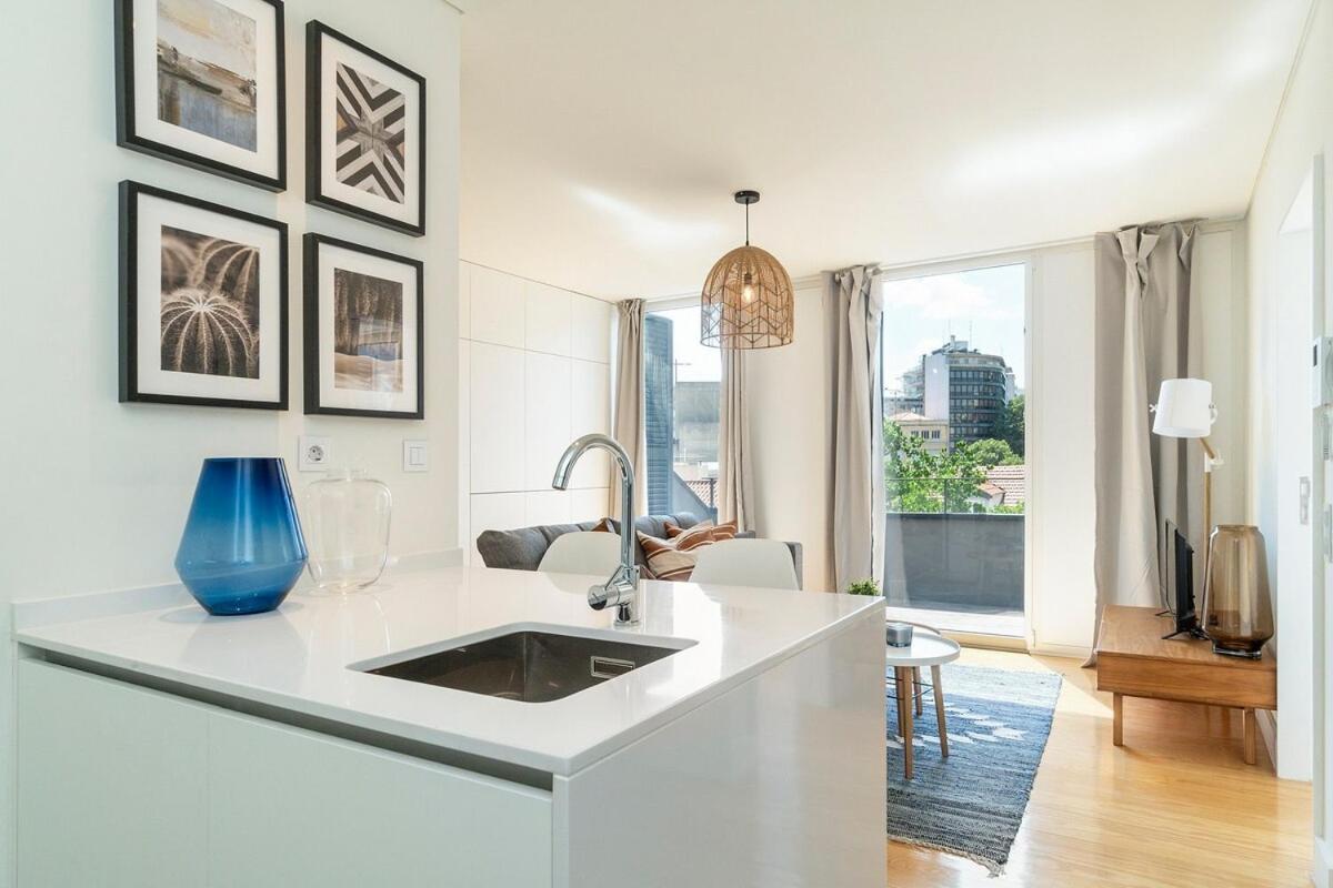 Modern 1 Bedroom Lisbon Apartment With Balcony ภายนอก รูปภาพ